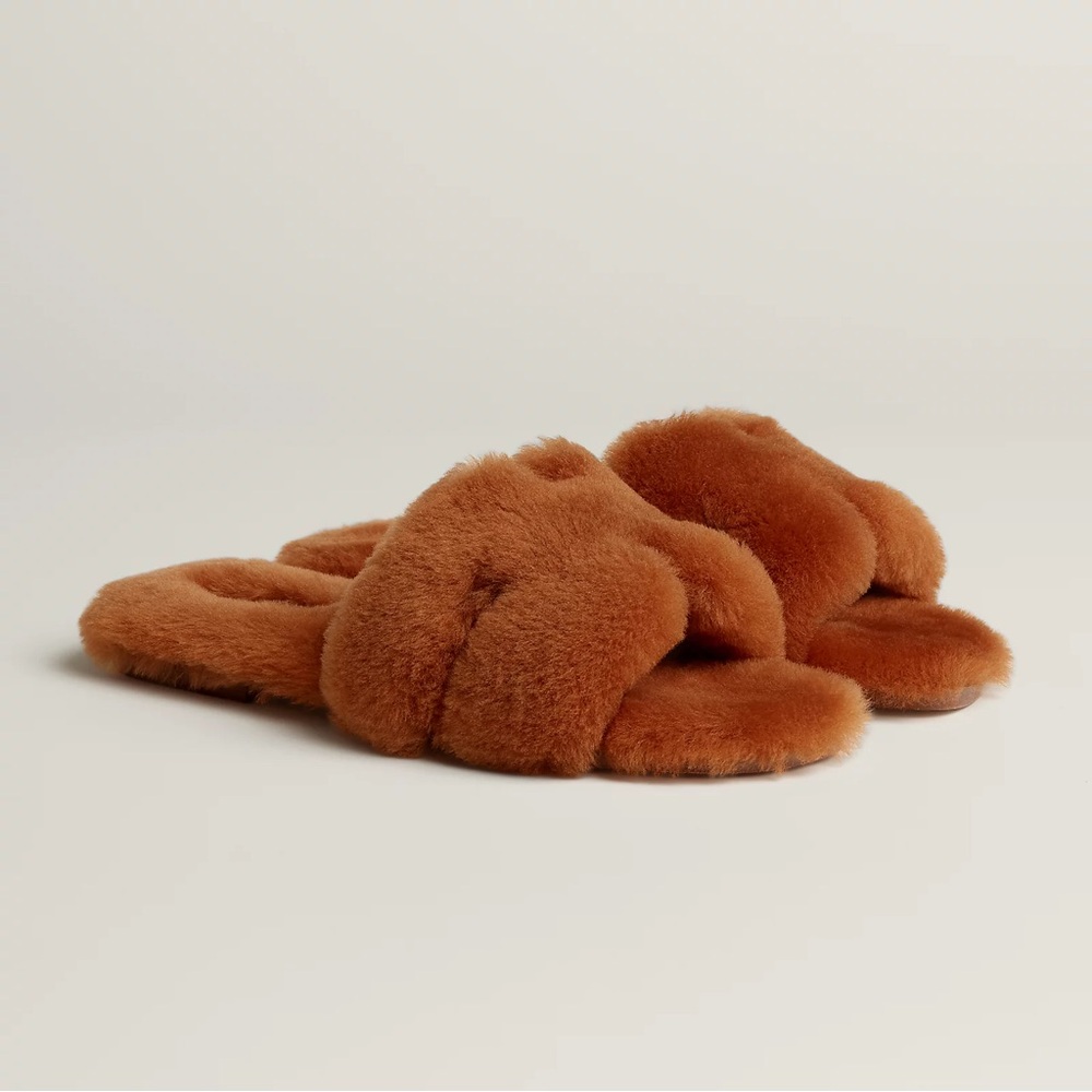 RARE FIND | HERMES BNIB SHEARLING ORAN SANDALS NATUREL 39 EU - US 8.5